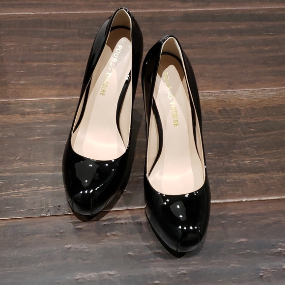 Pour La Victoire Irisa Black Patent Pump Heels - Picture 1 of 7